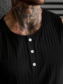 Manfinity CasualCool Áo tank top nam màu đen dệt kim gân, dáng ôm, chất liệu mềm mại và thoải mái, trang phục thường ngày cơ bản đa năng, phù hợp mặc ở nhà hoặc ngoài trời, thiết kế nửa khóa kéo với nút cài tương phản, áo vest phong cách đường phố mùa xuân/hè. - màu đen - Xem 5