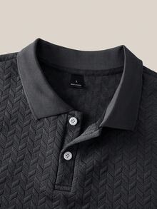 VeloEdit 男士純色休閒通勤短袖 Polo 衫，黑色與灰色，老錢風極簡風格，男友風男裝上衣 - 灰色 - 查看 3