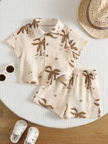 SHEIN 2 piezas Conjunto de camisa de crepé con estampado de árbol de coco para niño pequeño en verano, conjunto de vacaciones, conjunto de verano para bebé y niño pequeño - Multicolor - Ver 7