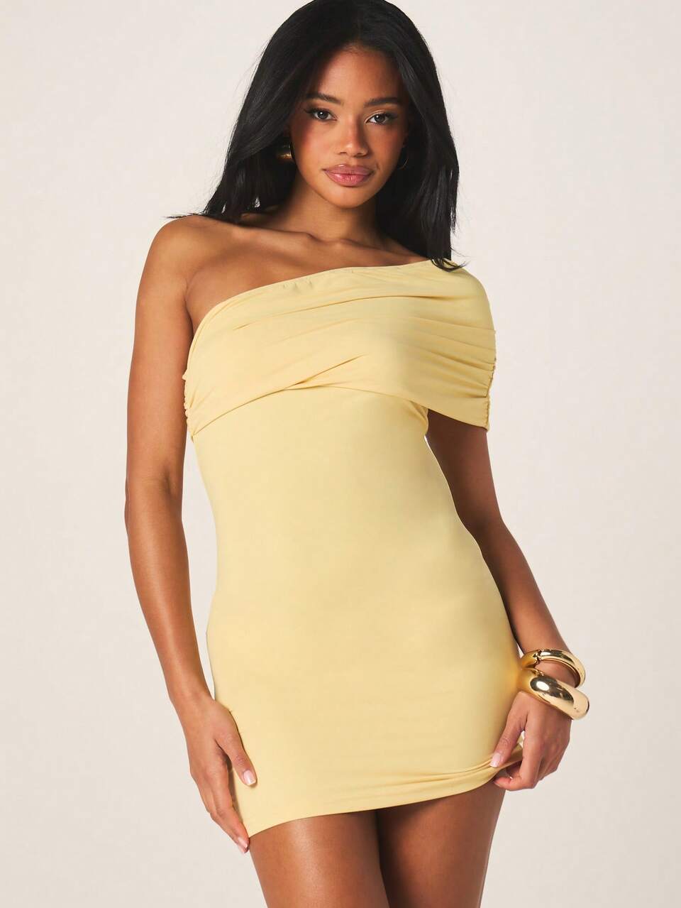 MISSGUIDED Robe mini asymétrique bandeau, robe moulante d'épaule dénudée pour soirée, robe courte sans manches pour femmes, été printemps