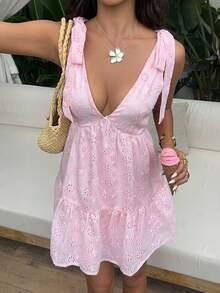 SHEIN SunnyBelle 女士新年、万圣节、圣诞节、感恩节服装，适合派对、通勤、日常、旅行、度假。女士黄色花卉刺绣镂空深V领无袖蝴蝶结A字迷你连衣裙 - 粉色 - 查看 4