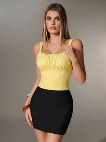 Nuvra Top corto con busto fruncido de doble capa y cuello cuadrado, camiseta sin mangas ajustada que moldea la cintura para mujer - Amarillo claro - Ver 4