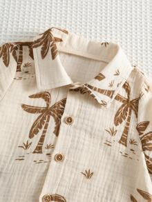 SHEIN 2 piezas Conjunto de camisa de crepé con estampado de árbol de coco para niño pequeño en verano, conjunto de vacaciones, conjunto de verano para bebé y niño pequeño - Multicolor - Ver 8