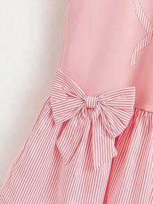 SHEIN Bộ 1 đầm chữ A dáng suông mùa xuân hè cho bé gái - Có nơ in nhiệt và nơ 3D, phối màu tương phản, thoải mái và thời trang, hoàn hảo cho trường học, đi chợ và mặc hàng ngày, thể hiện sự năng động và thanh lịch của các cô gái tuổi teen. - Hồng - Xem 4