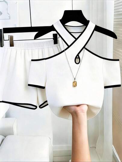GlowEve CURVE Plus Size Summer Casual Contrast Color Trim Open Shoulder Top And Shorts 2 Pieces Set