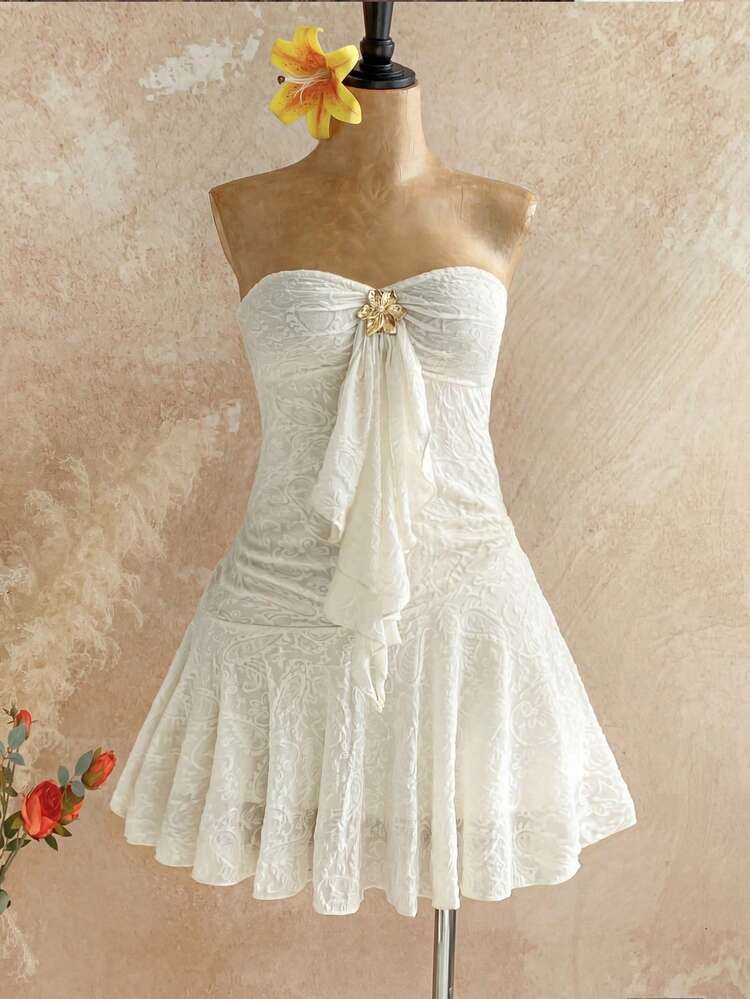 SHEIN Đầm ngắn cổ yếm cho bé gái tuổi teen, trang trí ruy băng kim loại, chất liệu dệt họa tiết Paisley, thích hợp cho tiệc tùng, phong cách Bohemian, Boho, đi nghỉ mát, vintage. - trắng - Xem 2