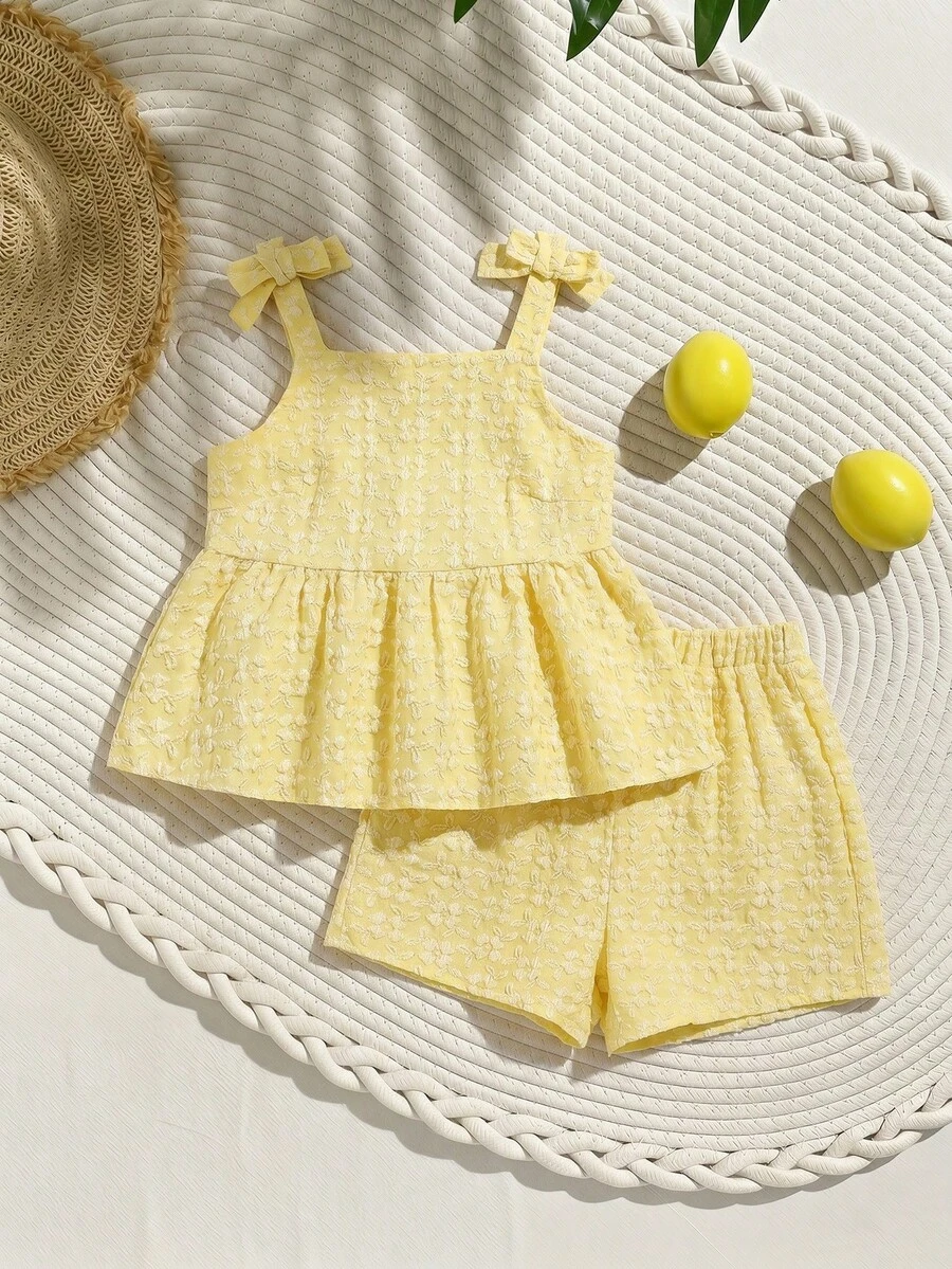 SHEIN Bộ 2 món thời trang cho thiếu nữ, kiểu dáng mới mùa xuân/hè, áo hai dây jacquard có dây rút và quần short jacquard cạp chun, thích hợp mặc đi nghỉ mát hoặc mặc hàng ngày. - Màu vàng - Xem 1