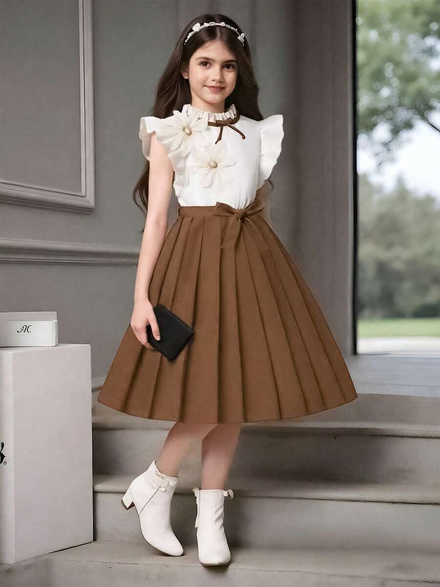 SHEIN 女童优雅百搭卡其色短袖连衣裙,荷叶边袖口设计,胸前饰有花朵图案,领口系有蝴蝶结,甜美可爱,腰部配有束腰带,适合表演、派对、娱乐等场合。 - 銅色 - 查看 1