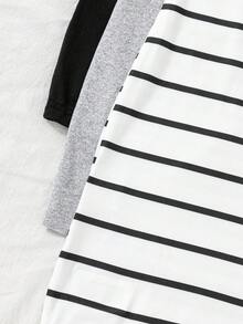 三件套少女直筒修身短款T恤裙，白色底色搭配黑色条纹，饰以红色“CHERRY”字母和樱桃图案印花，以及“HAVE A NICE DAY”字样，甜美元素，充满活力的夏日气息。同款直筒短袖T恤裙，不同颜色可选，纯色无图案，经典百搭设计，适合晚春、夏季和初秋穿着。 - 黑色 - 查看 9