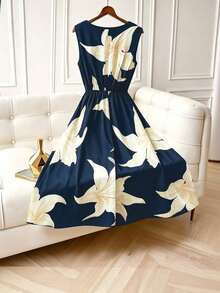 GlowEve CURVE Große Größen Elegantes ärmelloses Kleid mit Blume Muster und Schleife in Taillengröße für Damen - marineblau - Übersicht 2