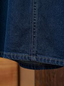 Modelyn CURVE 大码夏季休闲衬衫牛仔裙两件套，适合夏季嘉年华、通勤、度假、毕业典礼等场合，时尚百变，可爱街头风，性感派对婚礼，优雅商务休闲女装，海滩毕业季时尚大码牛仔外套，短款泡泡袖，纽扣细节，经典牛仔单品；大码深色水洗牛仔短款外套，短袖翻领，胸前口袋，日常休闲两件套牛仔套装 - 藍色 - 查看 3
