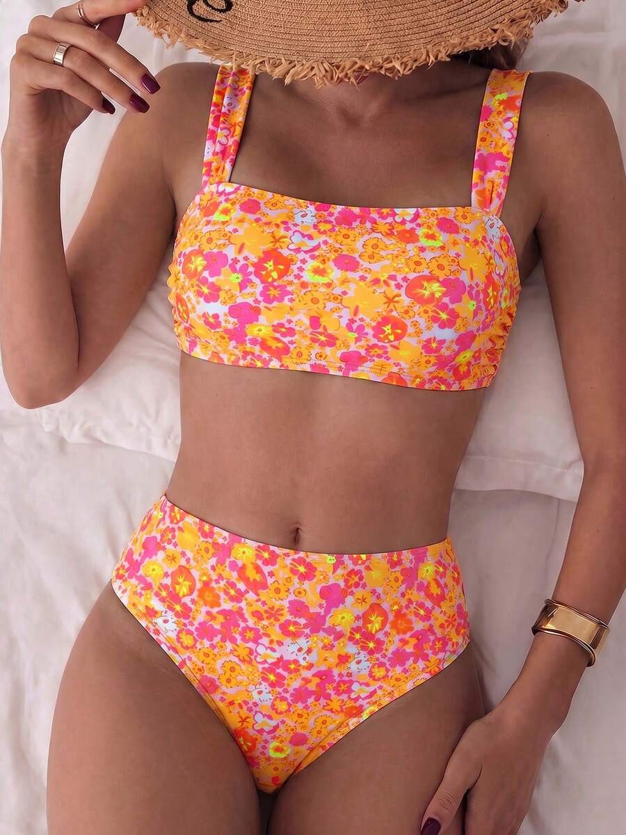Swim Mod Conjunto de bikini de 2 piezas con parte superior de tirantes y shorts de cintura alta con estampado de color aleatorio para mujer, ideal para vacaciones en la playa - Multicolor - Ver 1