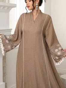 Al Najma Áo tunic dáng rộng, thoải mái, kiểu retro, thêu họa tiết tua rua ở tay áo và váy dài truyền thống dành cho nữ. - màu nâu - Xem 7