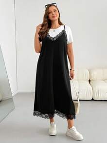 SHEIN Essnce Bộ đồ hai mảnh thời trang xuân/hè dành cho nữ cỡ lớn, thoải mái, rộng rãi, cơ bản, đa năng, tôn dáng: Áo thun ngắn tay màu trắng và váy dài yếm màu đen viền ren, kiểu dáng đơn giản, trang phục sân bay, mùa hè châu Âu, đồ đi chơi. - Đen và trắng - Xem 4
