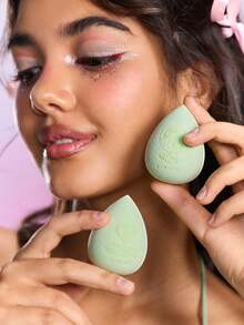 FanGlow THE POWERPUFF GIRLS X SHEIN 1pc Multi-Color Cartoon Buttercup & Heart Pattern Makeup Sponge - Green - View 2