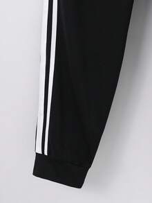SHEIN 儿童青少年男童休闲条纹灰黑织带口袋抽绳运动裤套装，适合秋季、冬季穿着，保暖舒适，可用于上学、居家、日常穿着、运动、生日派对、郊游等场合。百搭、简约、保暖内衬。 - 黑色 - 查看 5