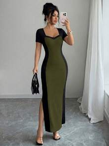 SHEIN 女士夏季新款性感时尚双色收腰修身短袖方领长裙。采用纹理面料，饰有心形方领、短袖和撞色黑色腰线，兼具性感魅力与精致优雅，适合派对、约会或半正式场合。这款连衣裙属于百搭双色修身长裙系列，黑色和杏色拼接设计，显瘦显瘦。 - 軍綠色 - 查看 4