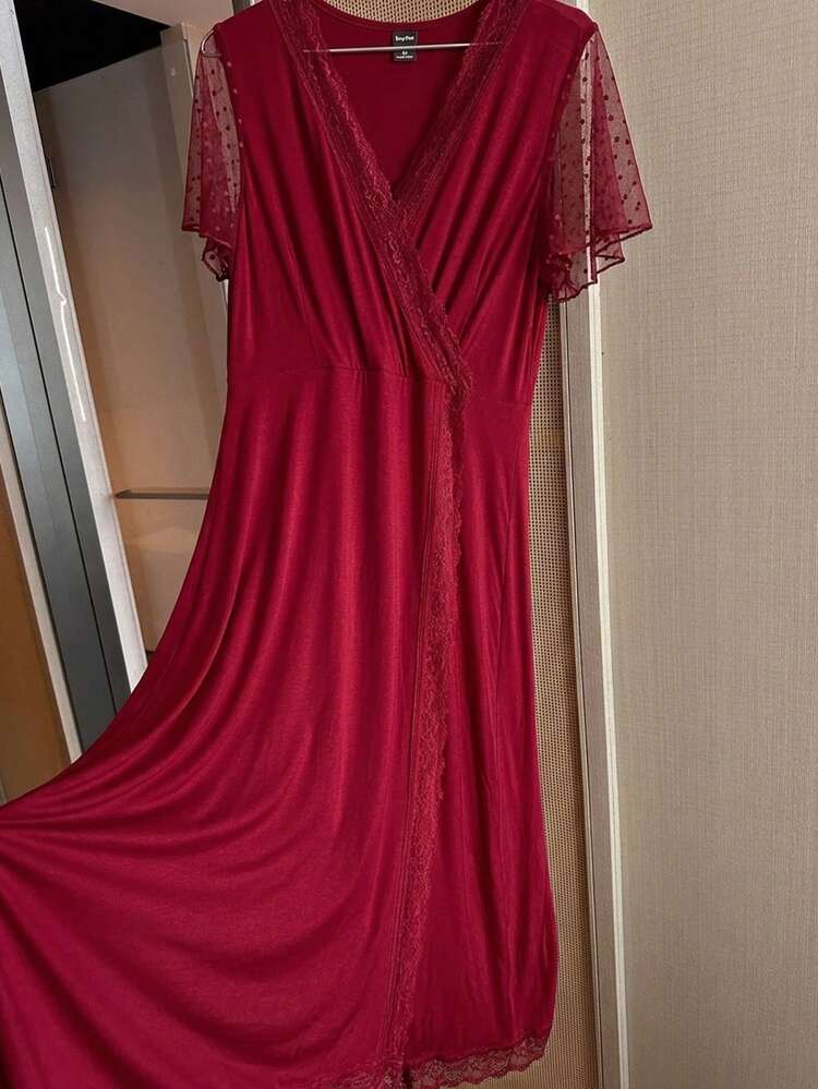 Dazy Plus Plus Size Women Contrast Lace Elegant Mid-Length Nightgown