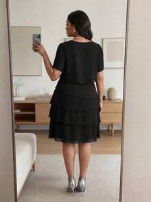 SHEIN Lady CURVE Vestido casual de verano multicapa con cuello redondo, manga acampanada y volante en el bajo, talla grande y unicolor - Negro - Ver 3