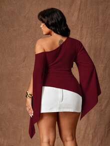 Rustia Plus Size Women Solid Color Oblique Shoulder Fitted Casual Top Fall - Red - View 2