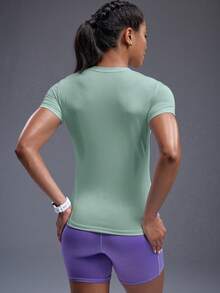 Powerista Solid Color Hollow Out Slim Fit Short Sleeve Athletic T-Shirt - Green - View 2
