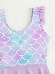 SHEIN Playful Pals 女童鱼鳞印花连体泳衣，网纱荷叶边下摆，简约时尚，速干舒适针织面料，适合游泳池、海滩、冲浪、度假、夏季旅行，随机印花 - 薄荷綠 - 查看 4