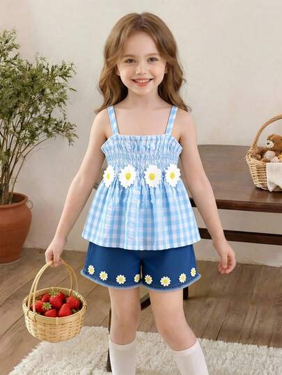 SHEIN Elladie kids 两件套女童休闲通勤甜美蝴蝶结吊带背心，蓝白拼接花卉装饰，搭配牛仔短裤，春夏乡村风儿童夏季套装