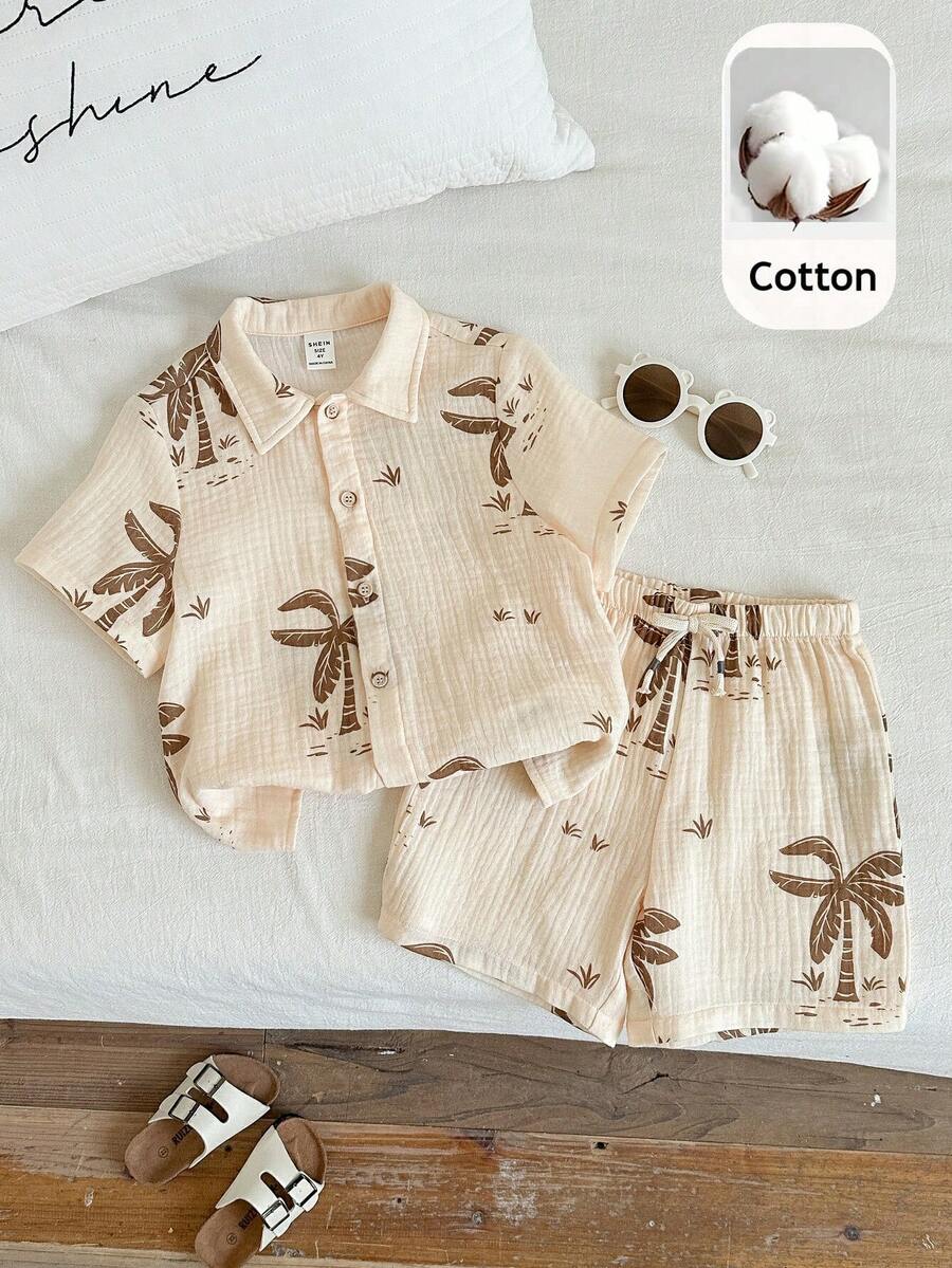 SHEIN 2 piezas Conjunto de camisa de crepé con estampado de árbol de coco para niño pequeño en verano, conjunto de vacaciones, conjunto de verano para bebé y niño pequeño - Multicolor - Ver 1