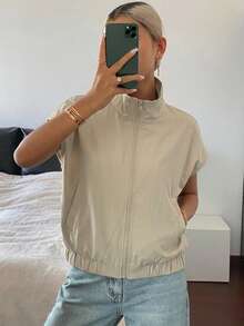 DAZY 女款翻領無袖短版街頭休閒背心式薄外套，適合夏季校園穿搭 - 卡其色 - 查看 2