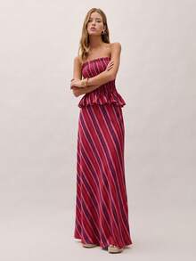 Conjunto coordinado de dos piezas con diseño sin tirantes y hombros descubiertos, con rayas, que incluye un top fruncido con detalle de volantes y una falda fluida.Perfecto para el verano, v - Burdeos - Ver 9