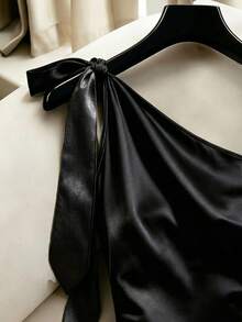 SHEIN Franclia 女士新款肩部系带斜领修身性感派对迷你连衣裙,缎面针织面料 - 黑色 - 查看 5