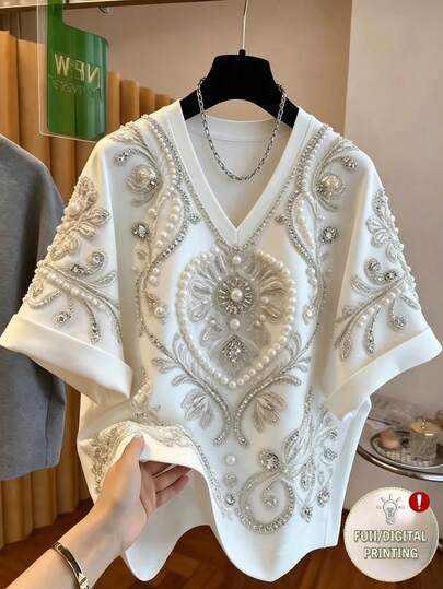 SHEIN Franclia تي شيرت نسائي بتصميم رقبة على شكل حرف V مزخرف بالأزهار وأكمام قصيرة، تصميم مريح وفضفاض، مناسب للربيع والصيف، ملابس علوية بأكمام قصيرة، ملابس ربيعية، ملابس صيفية، للعطلات والخروجات، Y2K، ربيعي، صيفي، عودة إلى المدرسة، كاجوال، شاطئ، عمل، متعدد الاستخدامات، جذاب، تي شيرت أبيض نسائي، ملابس علوية مطبوعة نسائية