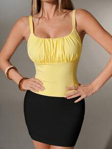 Nuvra Top corto con busto fruncido de doble capa y cuello cuadrado, camiseta sin mangas ajustada que moldea la cintura para mujer - Amarillo claro - Ver 8