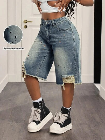 Slaydiva Quần jeans denim dáng rộng, chất liệu denim mài bạc, kiểu dáng thường ngày, có khoen kim loại trang trí.