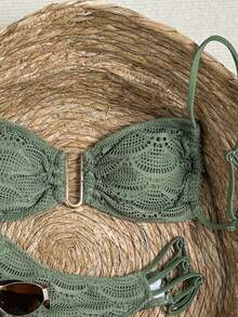 Swim SXY Serie de trajes de baño de verano 2026 de SHEIN, Traje de baño de mujer con tirantes finos y espalda descubierta, Tela única, Verde, Vacaciones dulces, Accesorio con cordón lateral y hebilla dorada en forma de U, Traje de baño de moda para mujer, Bikini de dos piezas, Traje de baño para vacaciones en la playa - Verde - Ver 5