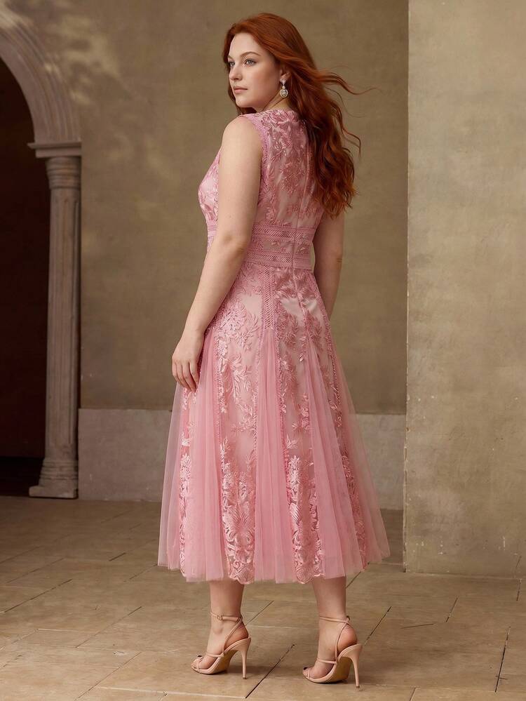 PLUS SIZE WOMEN'S LACE EMBROIDERED SPLICE FLORAL HEM ELEGANT PINK SLEEVELESS MID-LENGTH DRESS, SUITABLE FOR DATES IN SPRING/SUMMER