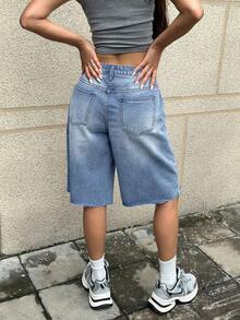 SHEIN EZwear 女士时尚百搭口袋纽扣毛边牛仔短裤 - 淺色水洗藍 - 查看 2
