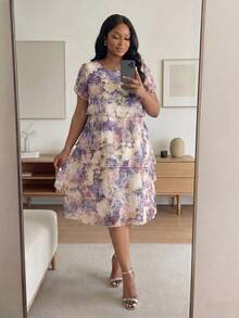 SHEIN Lady CURVE 大码女式碎花圆领荷叶袖时尚连衣裙 - 彩色 - 查看 1