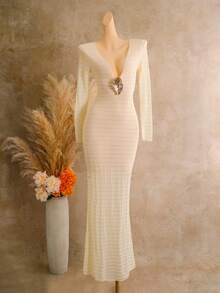 SHEIN Swim SXY Đầm maxi dài tay ôm sát người, cổ chữ V sâu, gợi cảm, chất liệu vải dệt họa tiết mới, dành cho nữ, thích hợp mặc đi biển, size 26SS Xuân/Hè. - Màu be - Xem 2
