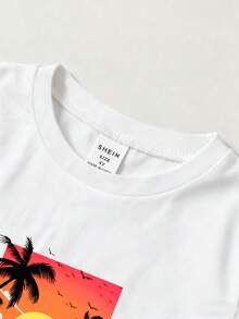 SHEIN 男童小号T恤套装，时尚假日汽车和棕榈树剪影印花搭配撞色短裤，短裤腰部饰有抽绳和口袋设计，春夏时尚男童T恤套装，休闲舒适百搭，适合外出、居家、旅行、度假、日常穿着。 - 彩色 - 查看 4