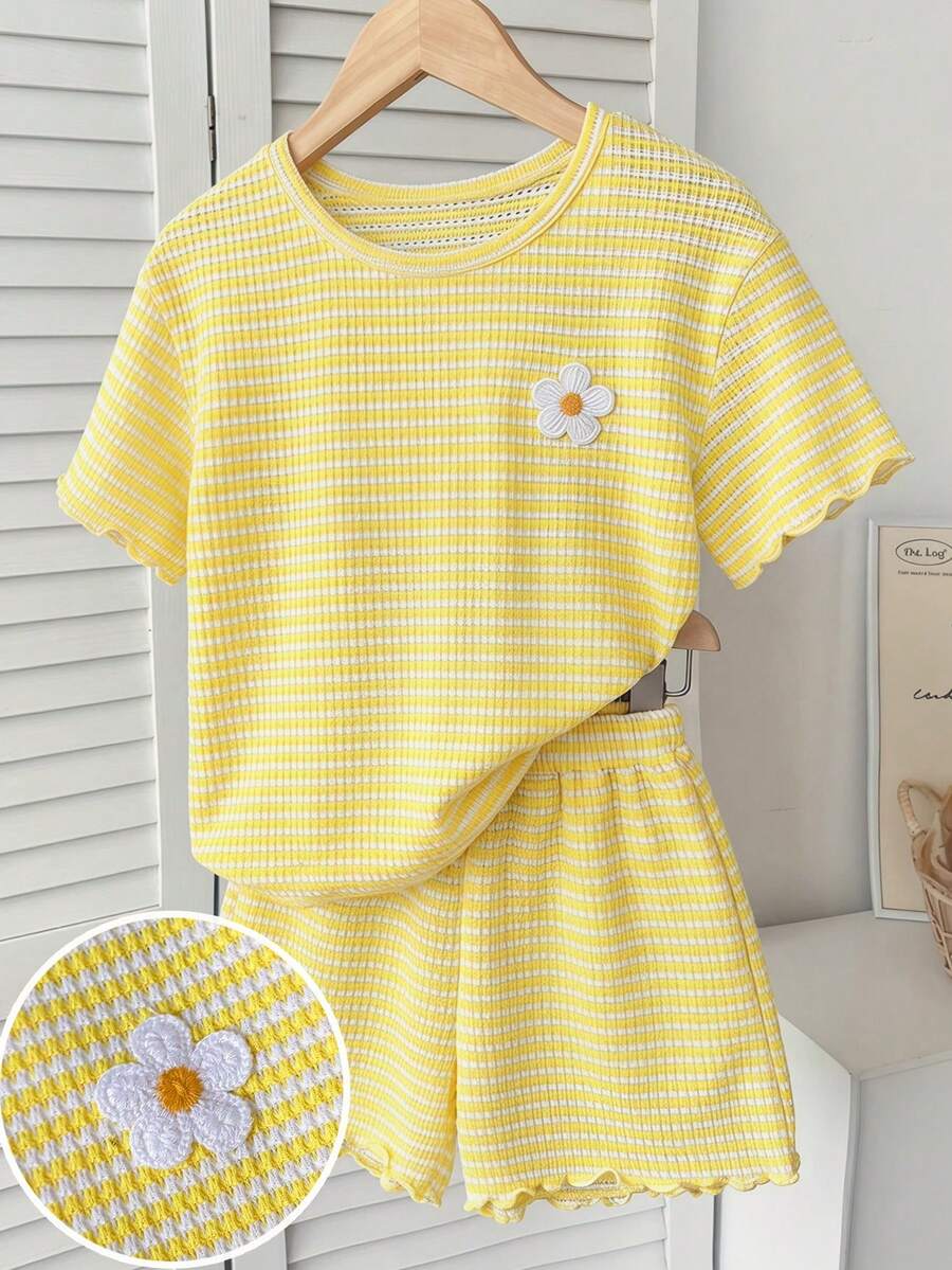 SHEIN Bộ áo thun cổ tròn và quần short dệt kim thêu hoa kẻ sọc dành cho bé gái tuổi teen. - Màu vàng - Xem 1