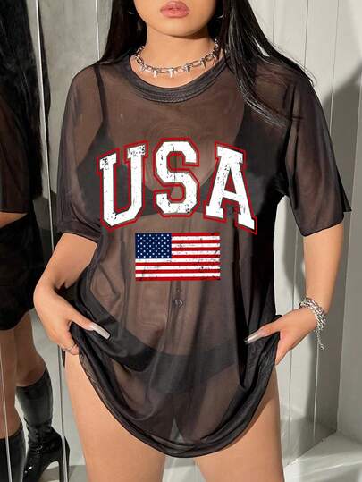 Swim EVENT Blusa de manga corta transparente con estampado de bandera estadounidense y letras para mujer de talla grande