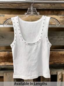 SHEIN Tall CURVE Áo tank top nữ cỡ lớn màu trắng trơn, chất liệu gân, đính đinh tán, dáng ngắn, thích hợp cho những buổi đi chơi thường ngày, tụ họp bạn bè, lễ hội âm nhạc, tiệc tùng, mặc nhiều lớp hoặc thư giãn ở nhà. Áo tank top trắng, áo tank top trắng đính họa tiết, áo tank top trắng thường ngày cho nữ, áo tank top trắng. - trắng - Xem 3