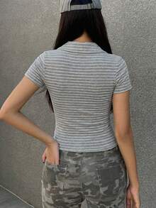 DAZY 女士条纹修身 Polo 领休闲短袖 T 恤衫（夏季款） - 淺灰色 - 查看 3