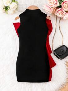 Elladie kids Đầm đen gân màu đỏ tía thắt nơ cho bé gái, chất liệu vải gân đen dày dặn, thanh lịch và duyên dáng. Nơ to bản màu đỏ tía tương phản, tươi tắn và đáng yêu, phong cách công chúa ngọt ngào. Kiểu dáng thoải mái, dễ mặc, phù hợp cho cả thường ngày và các dịp trang trọng, tuyệt vời cho tiệc sinh nhật, họp mặt, dã ngoại của bé gái. - màu đen - Xem 2