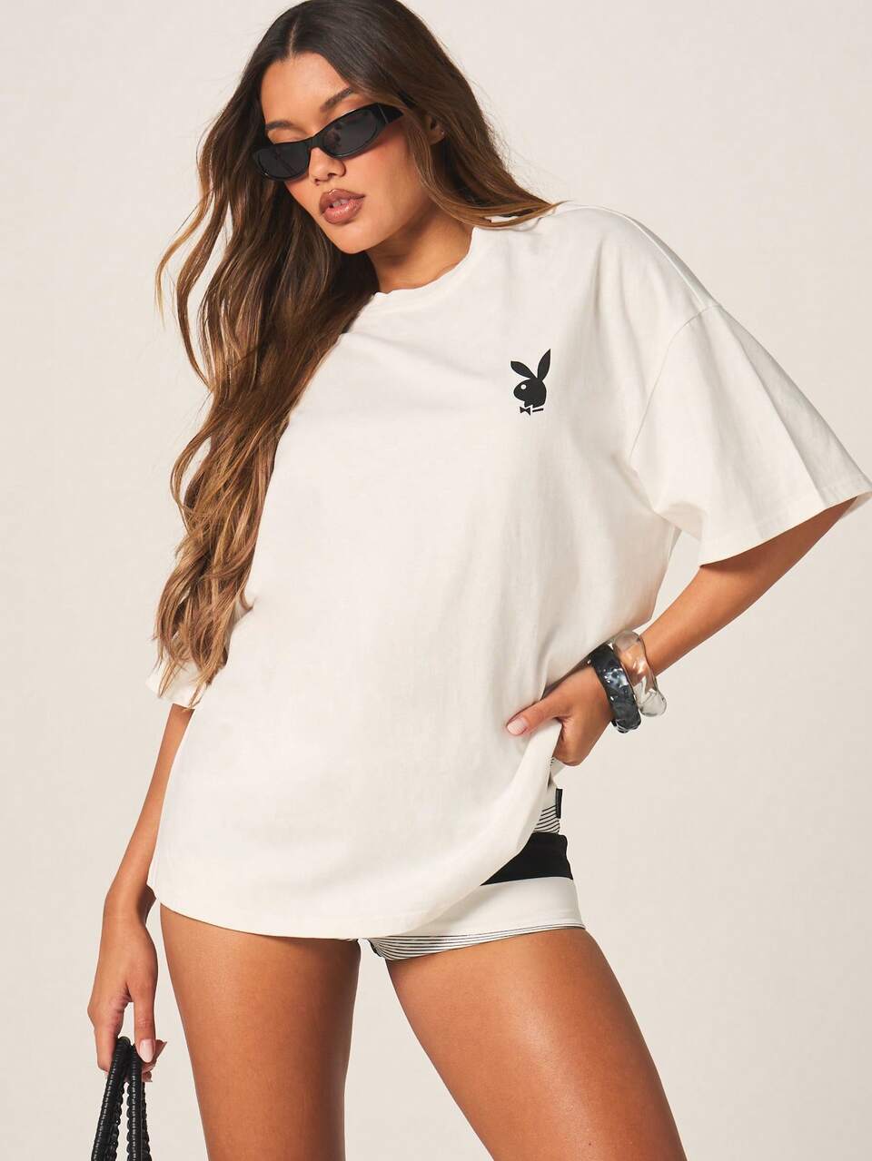 Missguided x Playboy レディース バニーグラフィック オーバーサイズ 半袖 クルーネック ホワイト Tシャツ カジュアル ステートメント ヴィンテージスタイル トップス