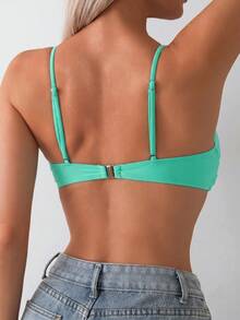 Swim Basics 女士纯色扭结褶皱细肩带比基尼上衣，适合夏季度假和海滩穿着 - 綠色 - 查看 2