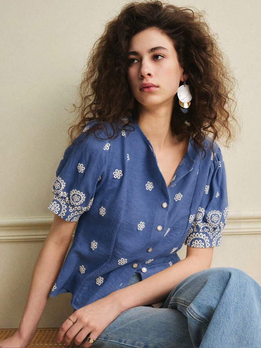 Écloséra 女款藍白花卉刺繡印花上衣,珍珠鈕扣泡泡袖圓領收腰上衣,夏季波西米亞風早午餐休閒風 - 藍色 - 查看 1