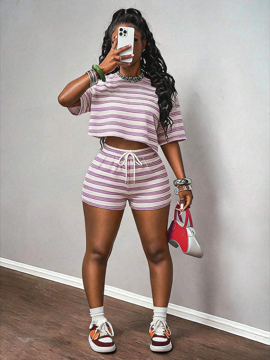 Slaydiva 女士条纹圆领短袖T恤和短裤休闲两件套 - 彩色 - 查看 1
