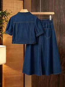 Modelyn CURVE 大码夏季休闲衬衫牛仔裙两件套，适合夏季嘉年华、通勤、度假、毕业典礼等场合，时尚百变，可爱街头风，性感派对婚礼，优雅商务休闲女装，海滩毕业季时尚大码牛仔外套，短款泡泡袖，纽扣细节，经典牛仔单品；大码深色水洗牛仔短款外套，短袖翻领，胸前口袋，日常休闲两件套牛仔套装 - 藍色 - 查看 2